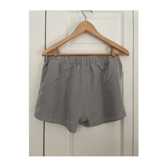 Everlane Silk Sleep Set in Silver with White Stripe - Picture 8 of 8